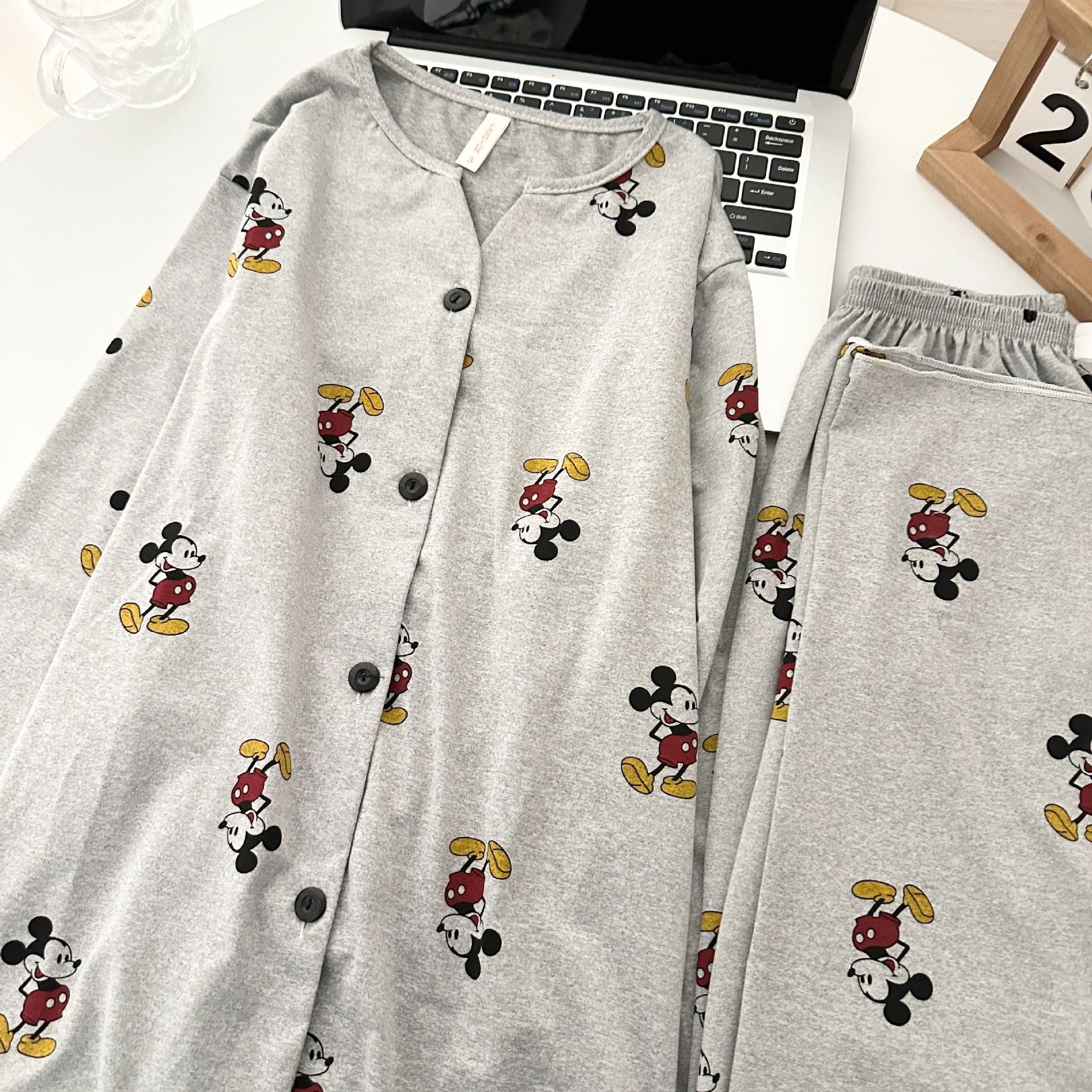 Red famosa nueva imitación de algodón dibujos animados gris Mickey pijamas de primavera y otoño de mujeres pantalones de manga larga sensación de lindo conjunto de ropa para el hogar image 2
