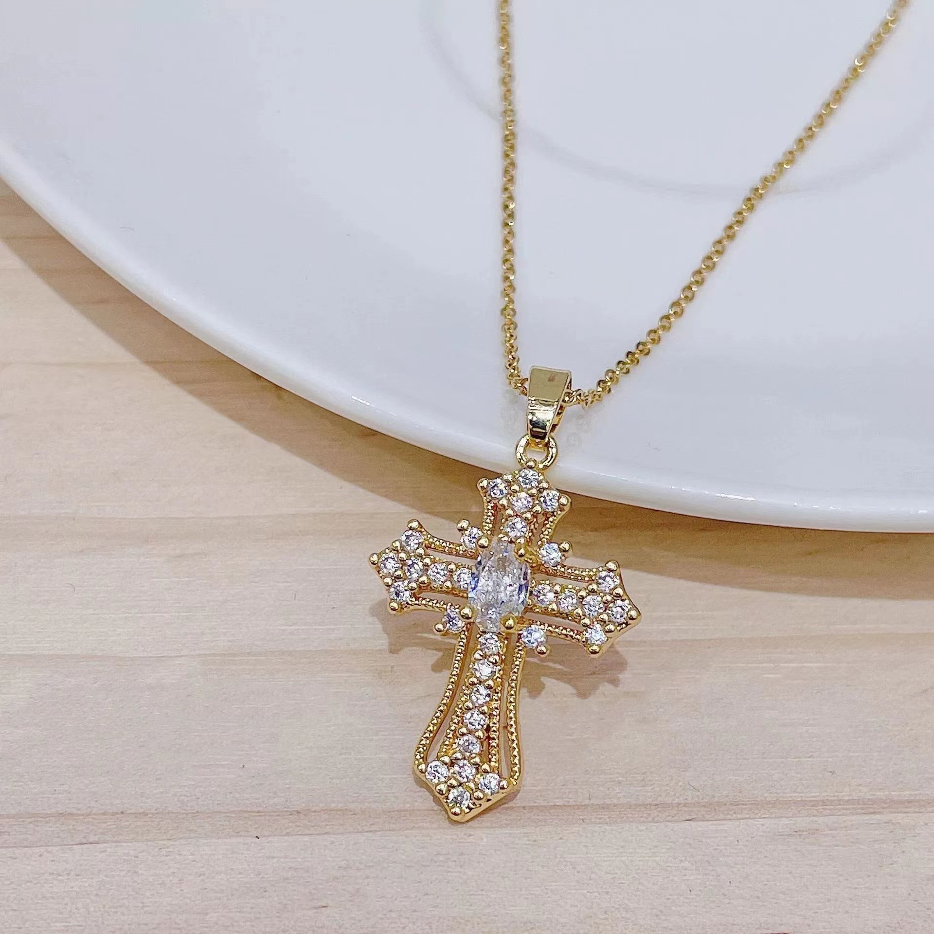 Pendant Necklace Classification 1 Piece Quantity Elegant Lady Cross Alloy Plating Inlay Zircon Women's Pendant Necklace