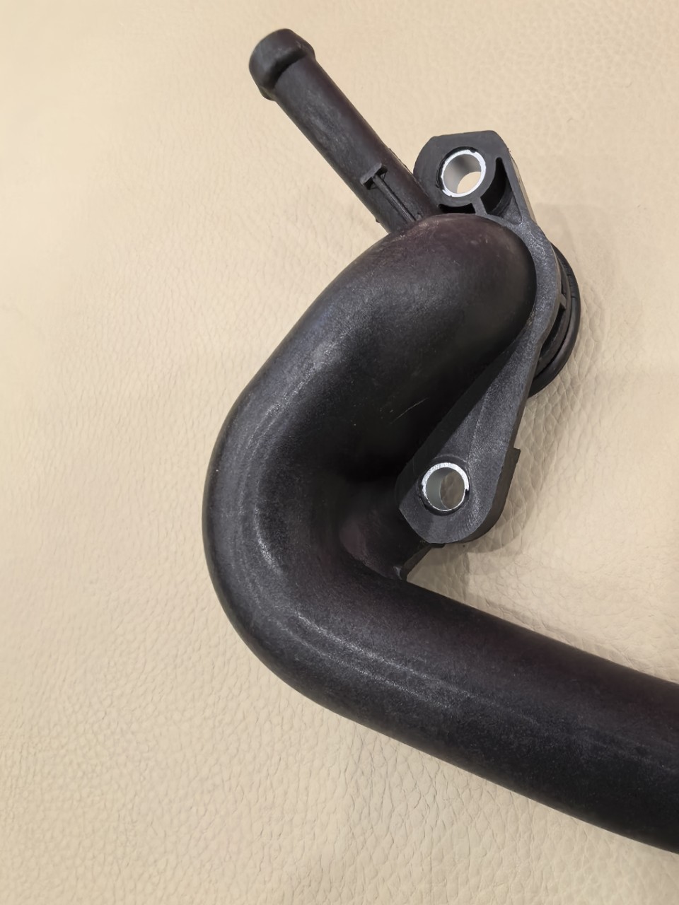 06K121132C is suitable for Audi water pipes, Volkswagen EA888 engine, and automotive water pipes
