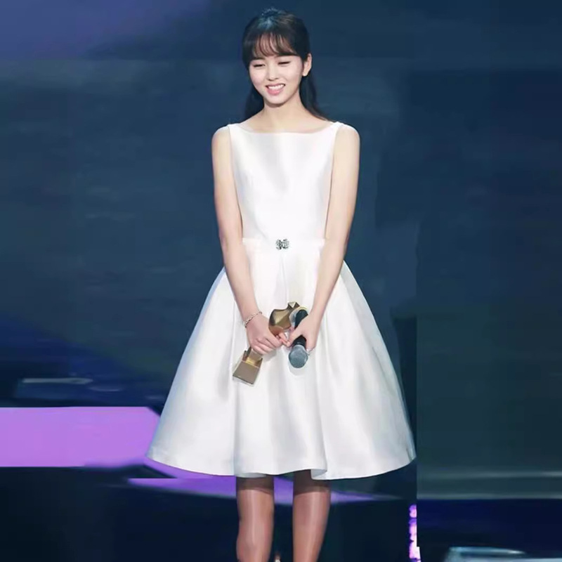 Small dress female 18-year-old adult high-end temperament graduation performance host banquet can wear dress autumn at ordinary times Small dress female 18-year-old adult high-end temperament graduation performance host banquet can wear dress autumn at ordinary times