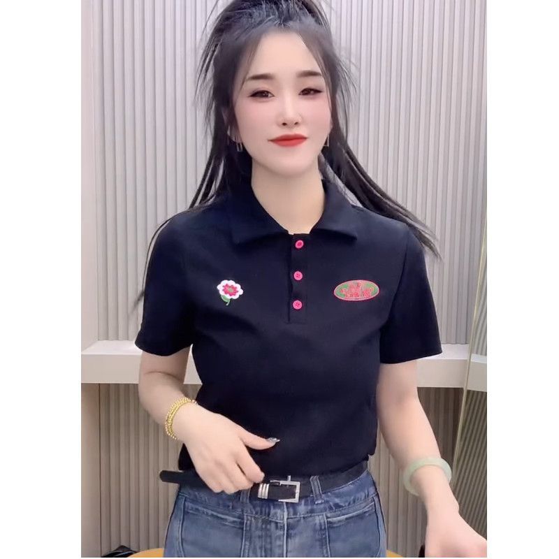 Productos europeos diseño bordado retro sentido de la camiseta de manga corta con cuello de polo para mujer verano nuevo nicho delgado todo-fósforo top de moda