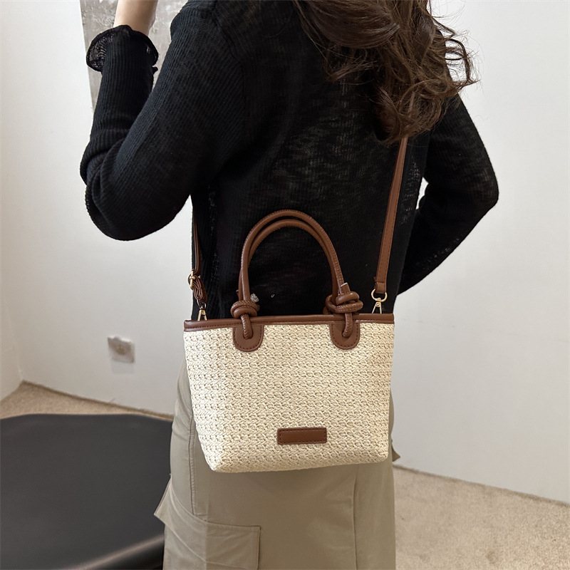 Bolso tejido de paja estilo playa de vacaciones de verano bolso de mensajero portátil 2024 nuevo estilo nudo de cuerda de aire extranjero bolso de canasta de verduras bolso tejido