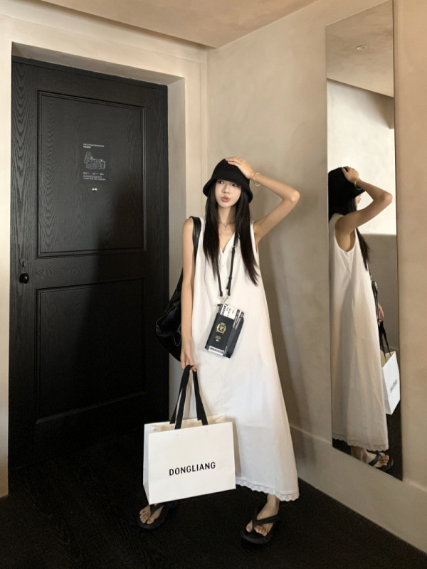 海辺のリゾートスタイルの女性のためのVネックベストドレス夏白ルーズスリムスカートレイジーカジュアルAラインロングスカート|undefined