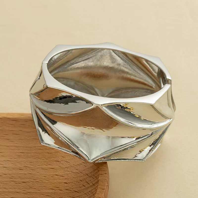 Europa y los Estados Unidos lujo transfronterizo diseño ligero de la industria pesada sensación pulsera metálica brillante abertura pulsera geometría minimalista personalidad amplia joyas