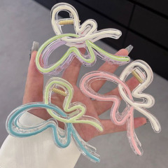 ゼリーのグラデーションの蝶結びは甘くてシンプルです。