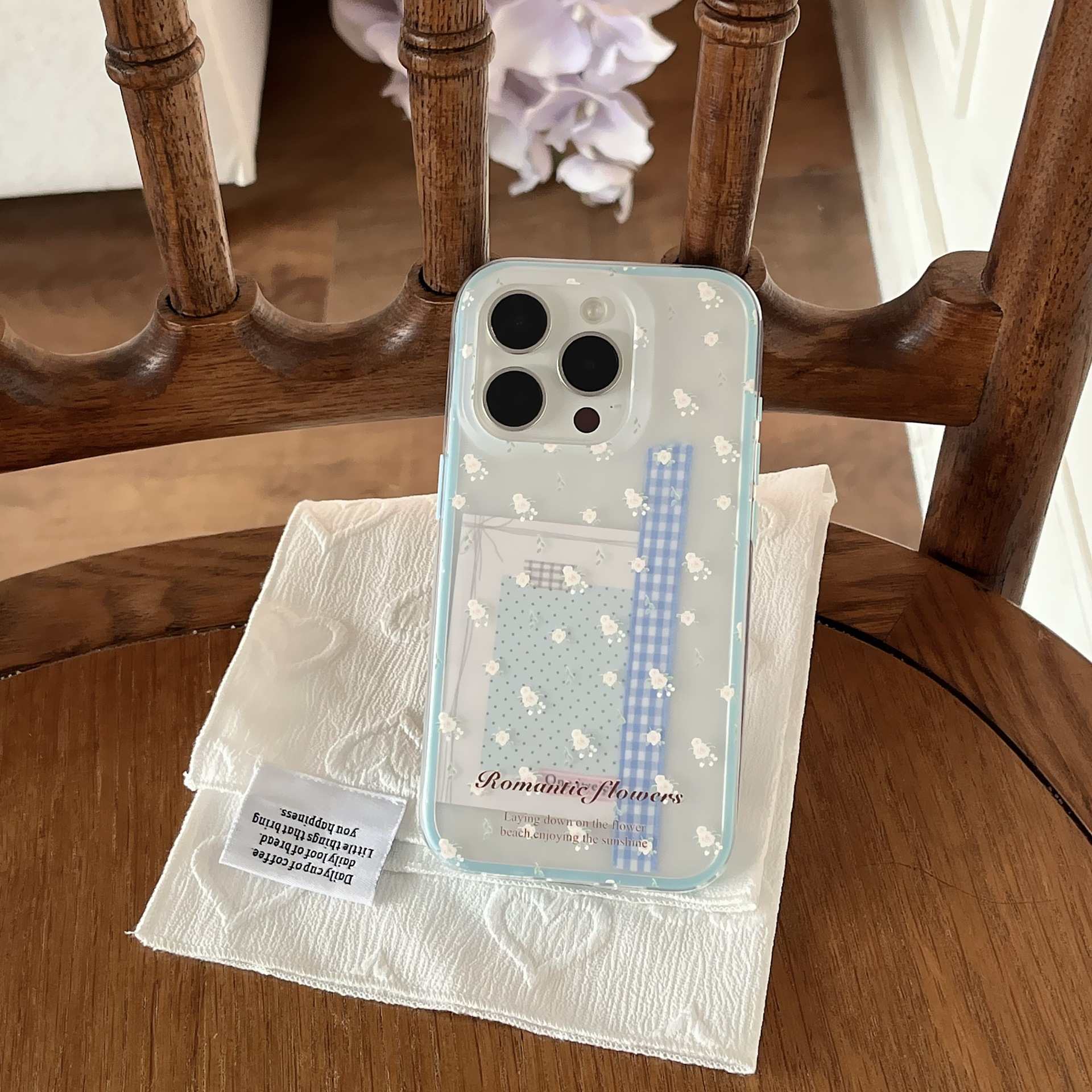 Personalidad de nicho pequeña flor fresca adecuada para iPhone 15Pro funda para teléfono móvil 16ProMax femenino 14 simple 15PM