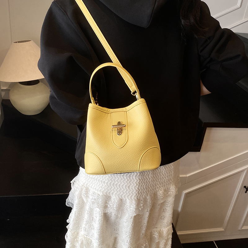 Bolso de mano popular de alta gama para mujer 2025 nuevo bolso de mensajero de todo fósforo de moda exquisito bolso de cubo de un solo hombro de fuego súper caliente