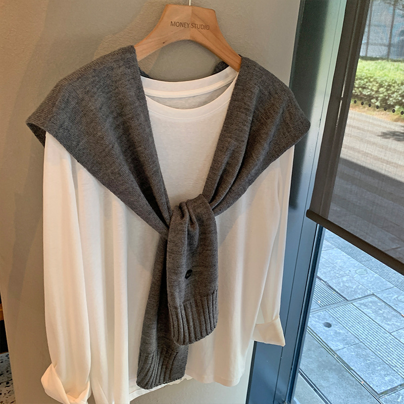 Light Luxury Niche Knit Versatile Shawl with a High-End Feel, Solid Color Outerwear, Unique Style, Autumn and Winter Scarf Shawl Light Luxury Niche Knit Versatile Shawl with a High-End Feel, Solid Color Outerwear, Unique Style, Autumn and Winter Scarf Shawl
