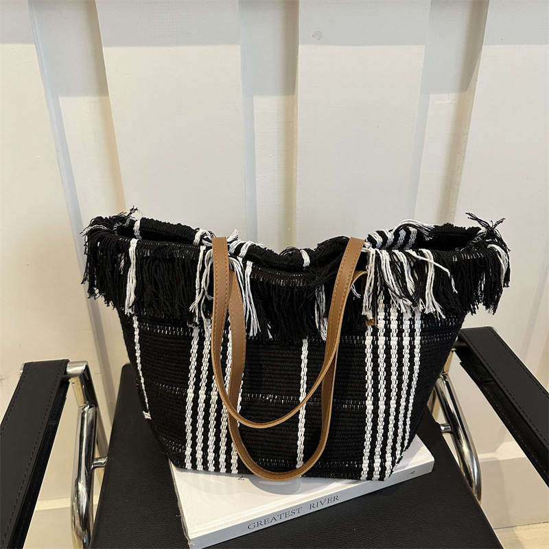 2024 nuevo bolso de tote de lona de cercanías de gran capacidad de moda con borlas de un solo hombro bolso tejido de todo fósforo bolso de lona