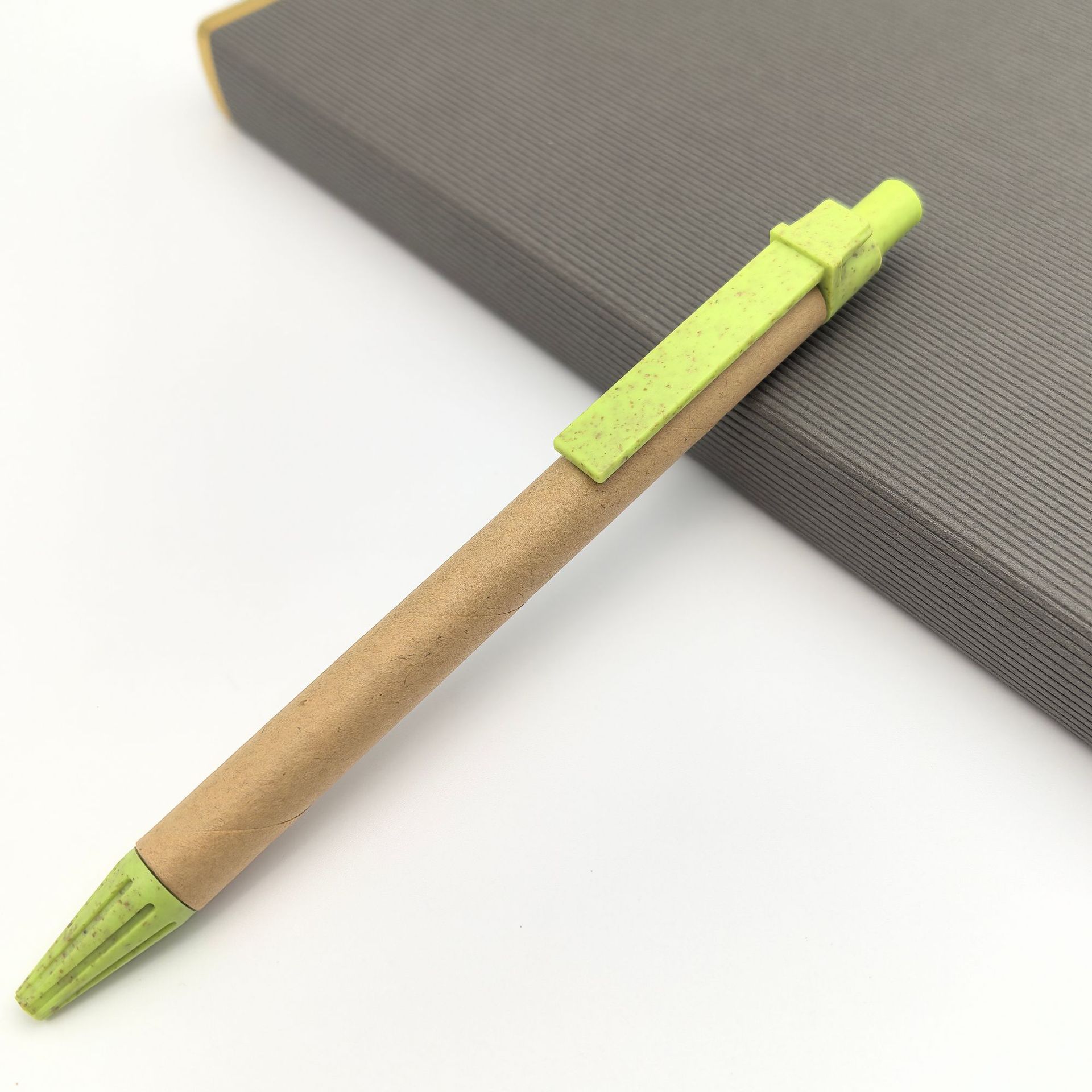 Nuevo material de paja de trigo lápiz de tubo de papel kraft ecológico bolígrafo de tubo de papel personalizado bolígrafo publicitario bolígrafo al por mayor