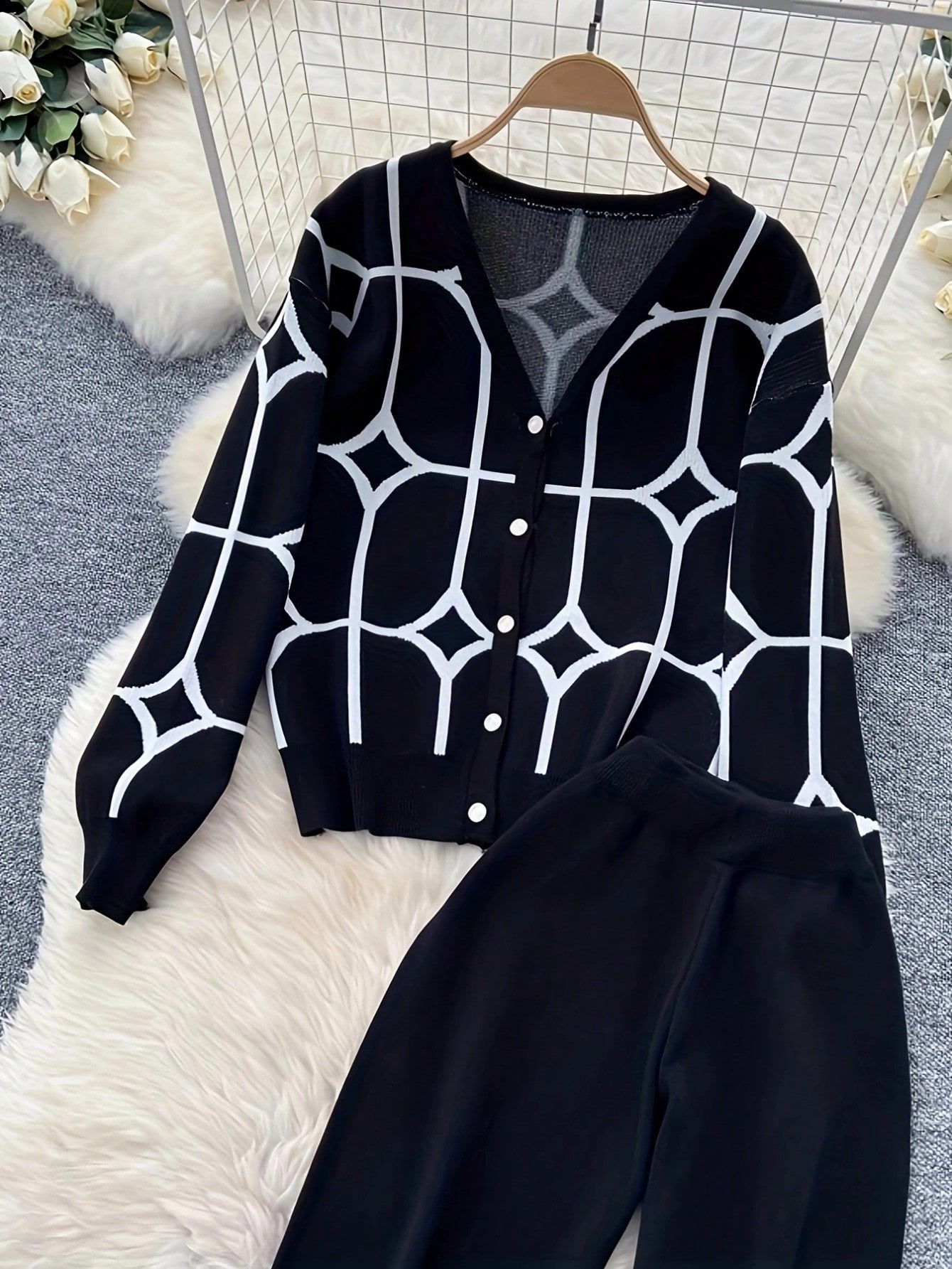 Jacquard Strickjacke Mit V-ausschnitt Und Shorts Set Für Damen_voghion.com