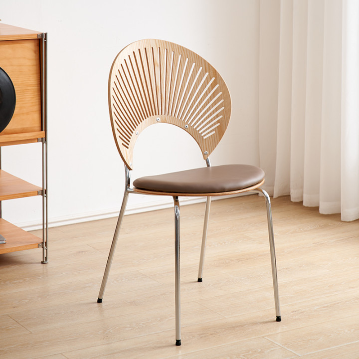 Silla Shell Pierna de madera plateada + cojín Marrón mate