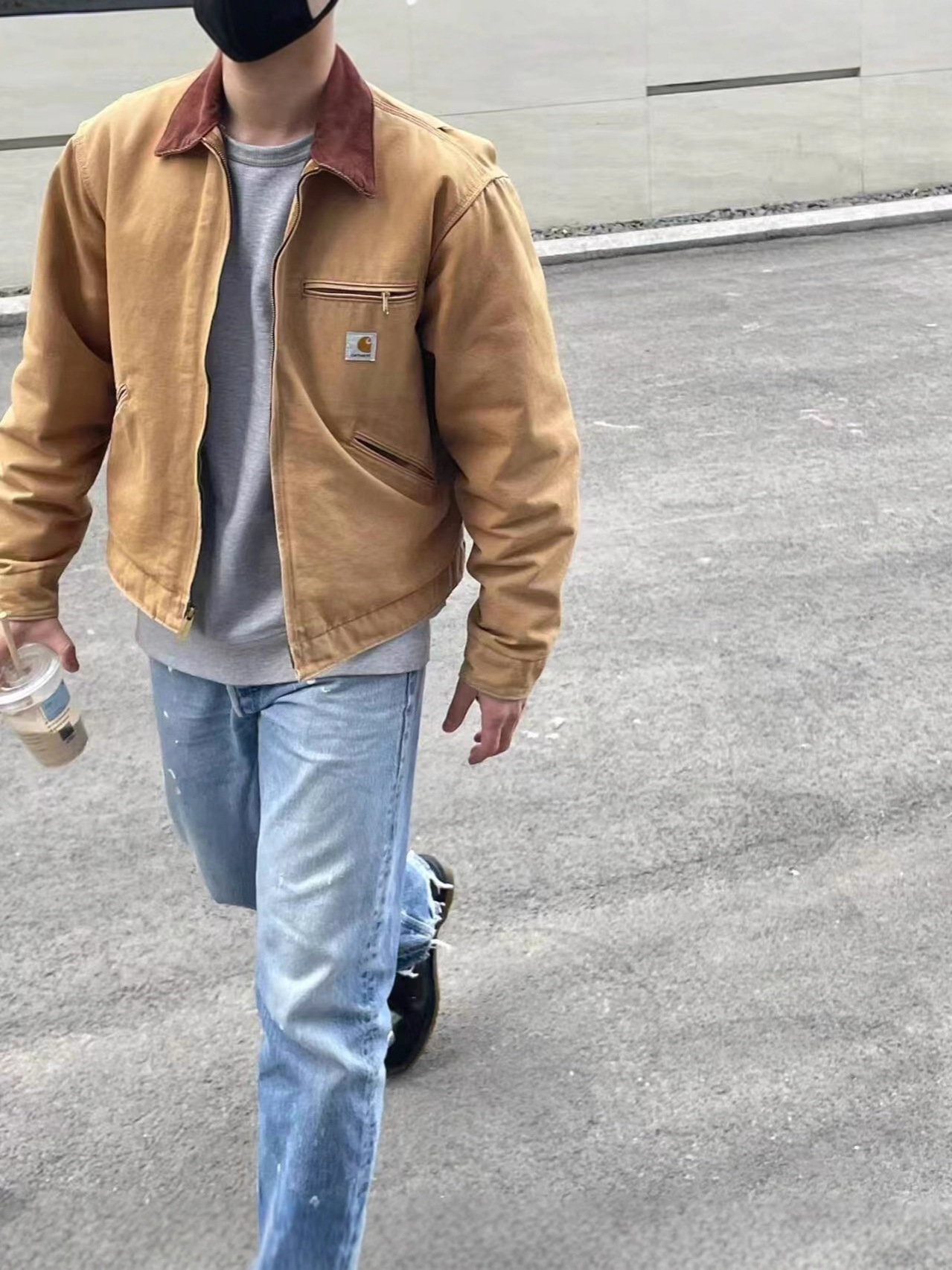 Carhartt üslubunda yuyulmuş denim iş gödəkçəsi