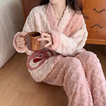珊瑚绒冬睡衣女秋冬款ins小香风卡通草莓熊外穿宿舍法兰绒居家服