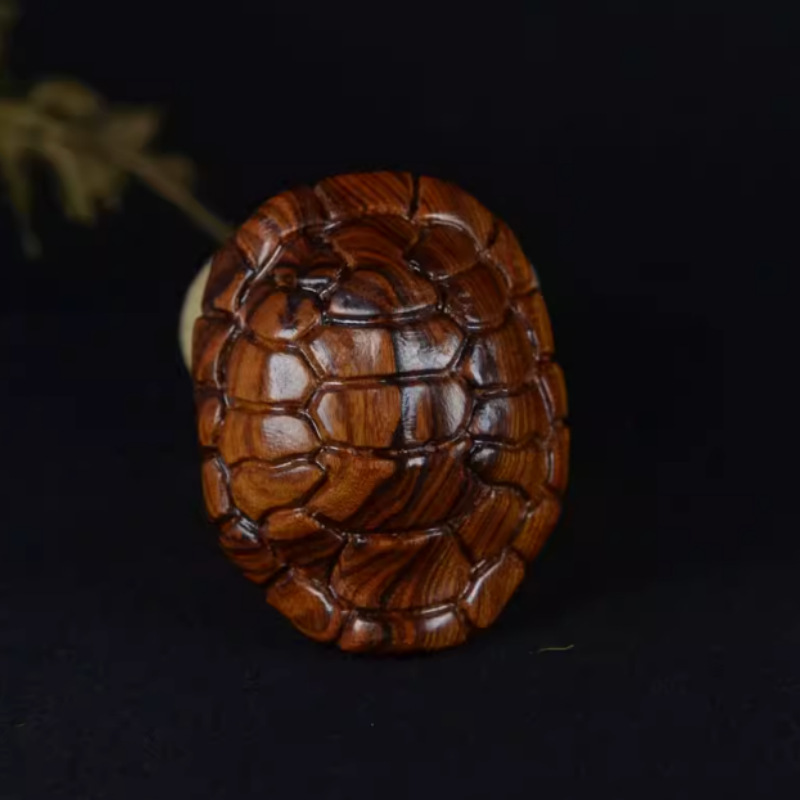 黄花梨の取っ手の件の木はクルミのヒョウタンの十二生肖の文を彫って赤い木の彫刻の小さい掛け金を彫って中実の置物を並べます。|undefined