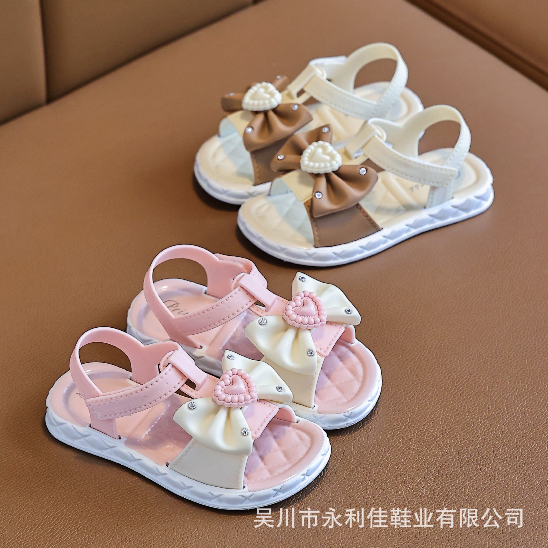 Sandalias de chicas pequeñas y medianas fábricas de niños grandes proveedores directos de exportación de comercio exterior PDD verano nuevas sandalias de princesa de chicas