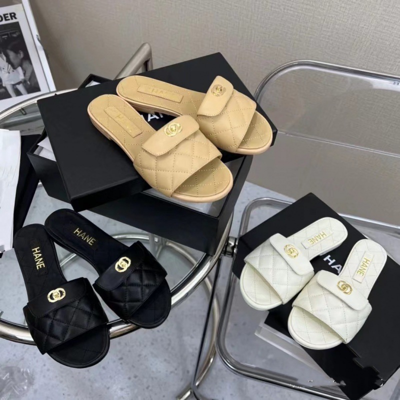 2025 verano nuevo estilo temperamento de cuero pequeño fragancia rombo hebilla de metal fondo plano con sandalias casuales de punta abierta mujer