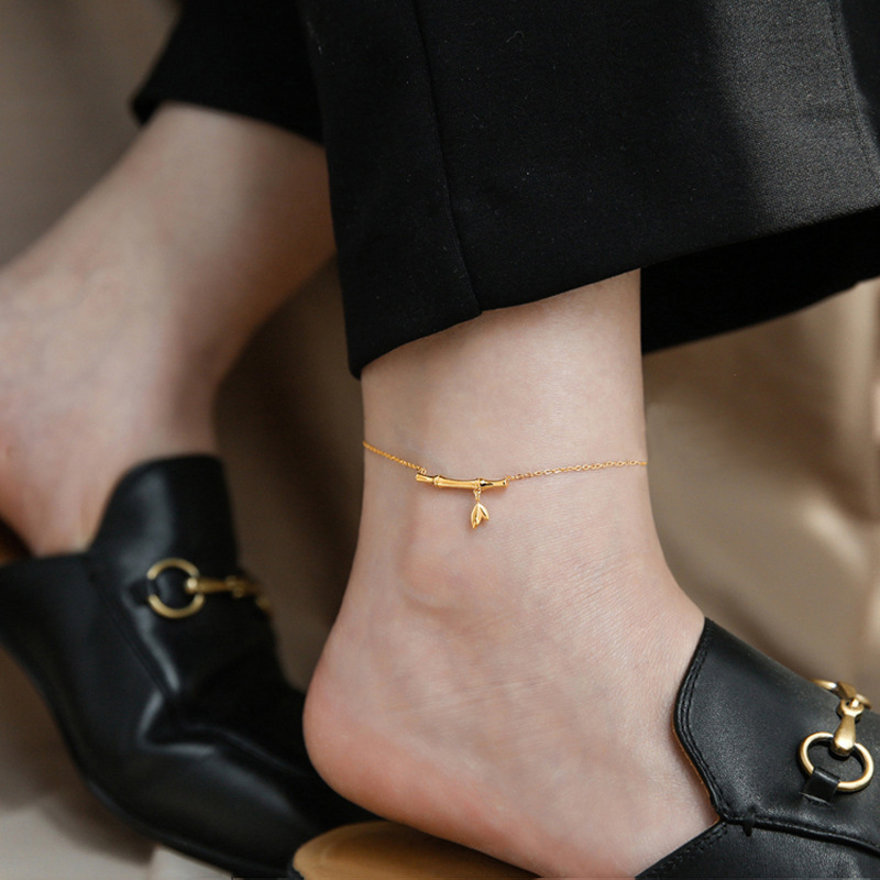 Nuevo estilo literario chino, nuevo estilo, nicho de moda, diseño de lujo ligero, sentido de alta gama, todo fósforo, simple, sección alta, tobillera de bambú, mujer