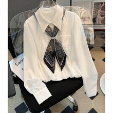 白色长袖衬衫女秋季穿搭2025新款领丝巾上衣女士宽松气质小衫