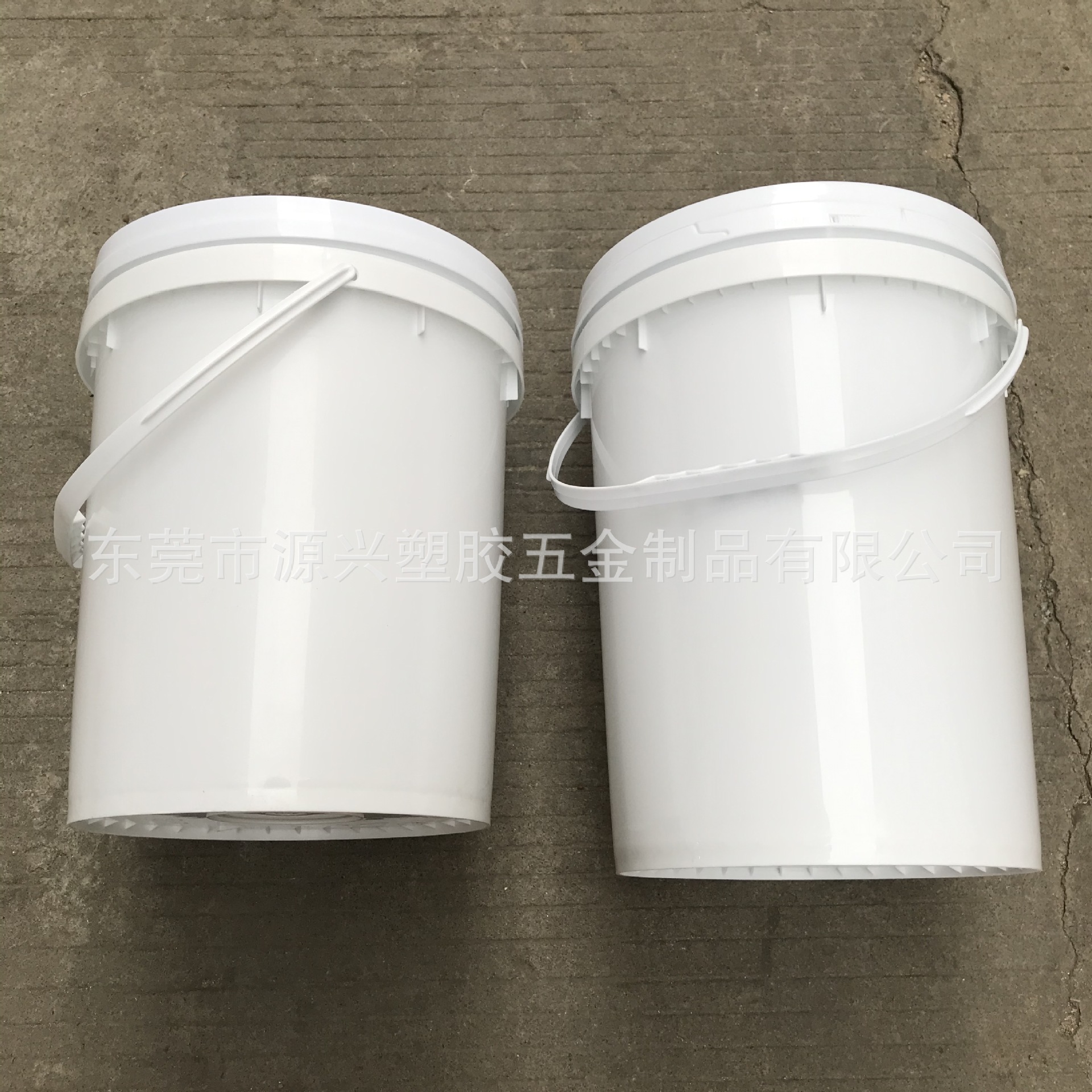 现货供应18L升中式白色涂料桶 20公斤密封机油嘴桶润滑油漆包装桶