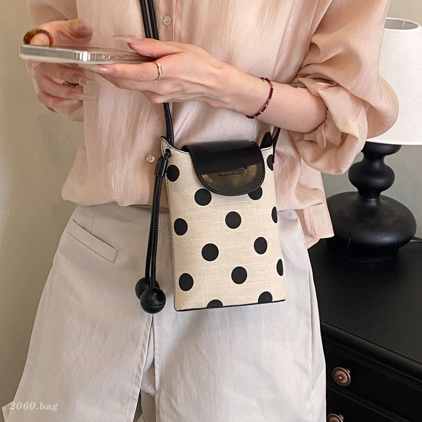 Nuevo nicho Zhongbaos balde de agua 2026 mini bolso de moda de paja bolso de teléfono móvil bolso de tejido de hombro