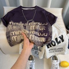 男の子の半袖セットの夏の薄いタイプの2025新型の韓国版の子供服の赤ちゃんのクールでかっこいい夏服の2つのセット