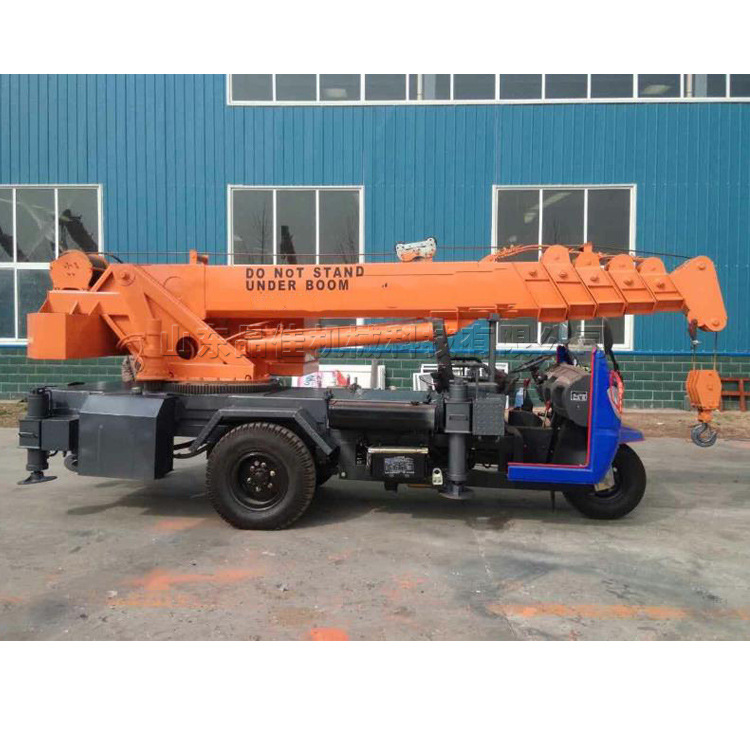 农用建筑用三轮吊车 小型小型高空作业车汽车吊 时风底盘三轮车吊