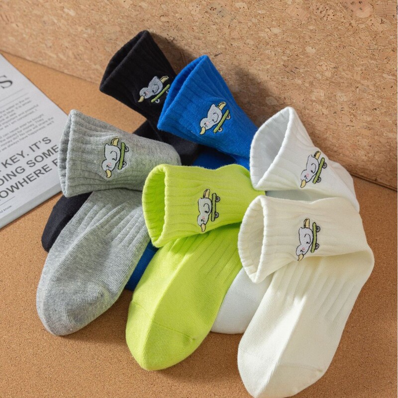 Socks for Men, Spring and Summer New Style, Cartoon Embroidered Skateboard Duck Sports Socks, Mid-Calf Socks, Cotton Socks, Breathable, Sweat-Absorbent, Anti-Odor