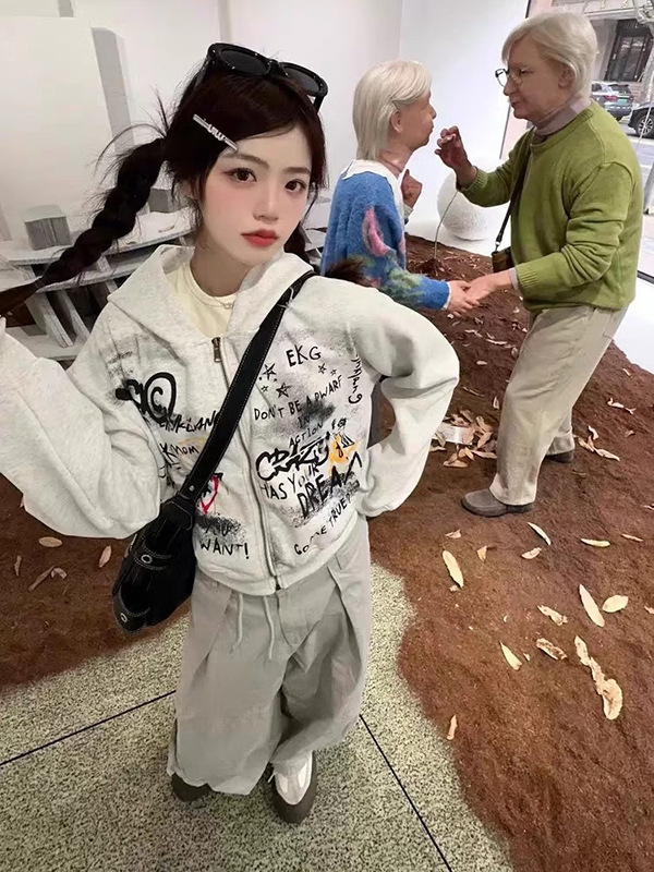 美式复古涂鸦字母短款连帽卫衣女秋冬季宽松小众灰色上衣开衫外套|undefined