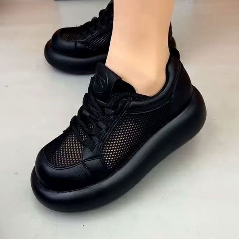 2026 primavera y verano transpiración hueco pequeño aumento de altura de fondo grueso explosión ligera cabeza grande super suave zapatos de moda de mujer