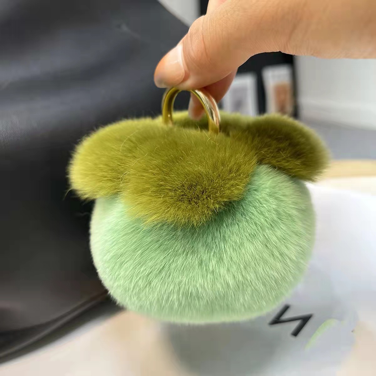 Imitación de piel de conejo Rex buena cosa sucedió Caqui colgante de peluche bola llavero bolsa de joyería teléfono móvil adornos hechos a mano de piel