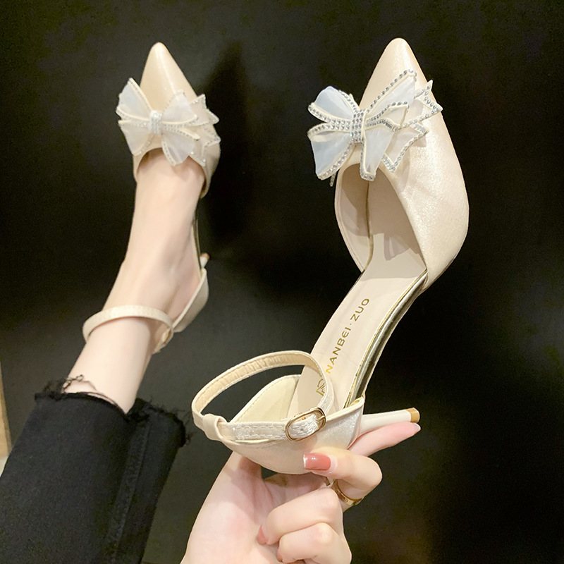 Kristall-Hochzeitsschuhe Xiuhe Hochzeitskleid zwei tragen 2023 neue Schleife High Heels Damen Sommer Stiletto weiße spitze Sandalen_voghion.com