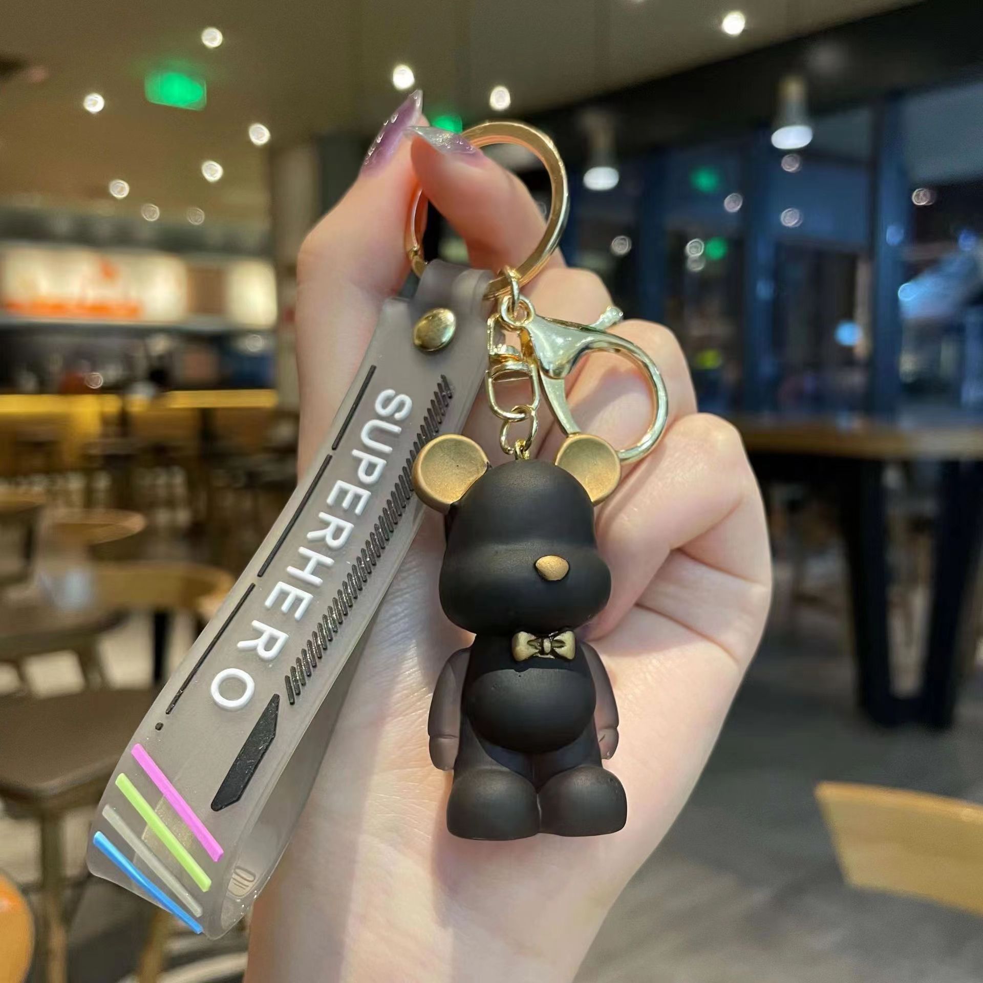 Caricatura violenta oso colgante llavero de PVC colgante llave de goma blanda juegos de videojuegos de muñeca ciudad pequeño regalo pequeño regalo