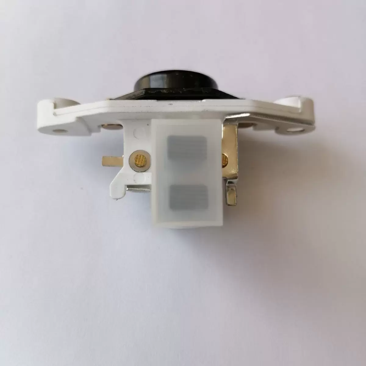 厂家大量供应汽车电子调节器IB350 1197311090  14V/ 28V