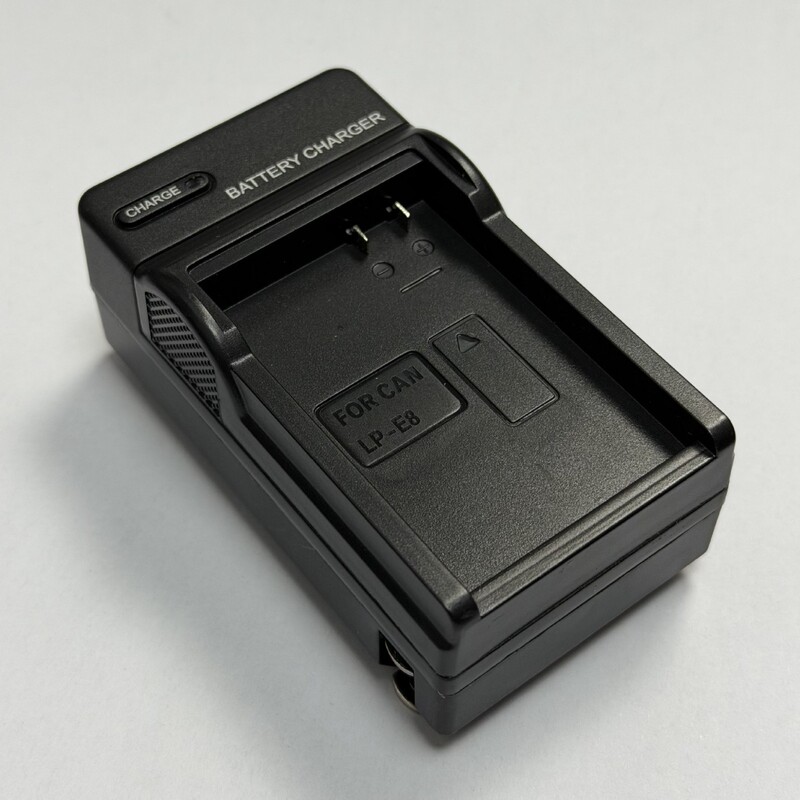 Lp-E8 Is Suitable for Canon Camera Battery Chargers 550D 600D 650D 700D