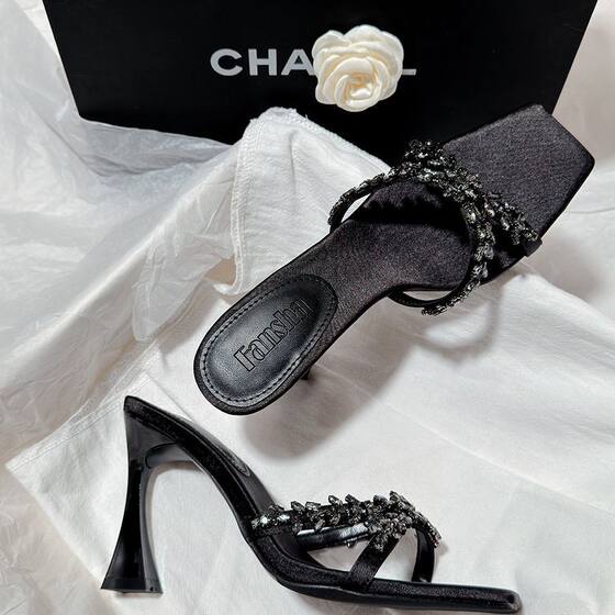 Cross Strap Rhinestone High Heels 2025 New Crystal Chain Square Open Toe Horseshoe Heel Beautiful Women's Sandals