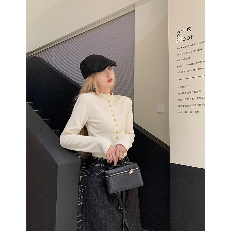 Women's long-sleeved white undershirt with metal buckle 2023 new autumn and winter high-grade temperament thickened cardigan T-shirt