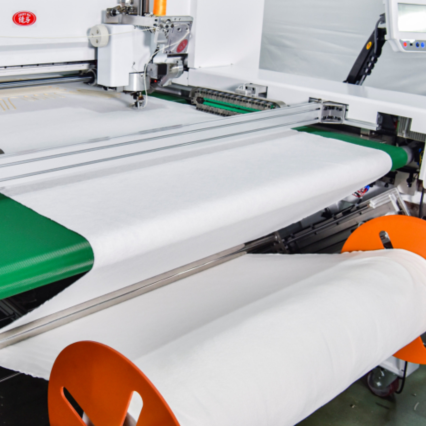 Máquina de coser automática de almacenamiento y descarga de material para línea de calefacción de fibra de carbono tipo pórtico de marca de caballo de costura para mantas eléctricas de hilado y productos de preservación de calor