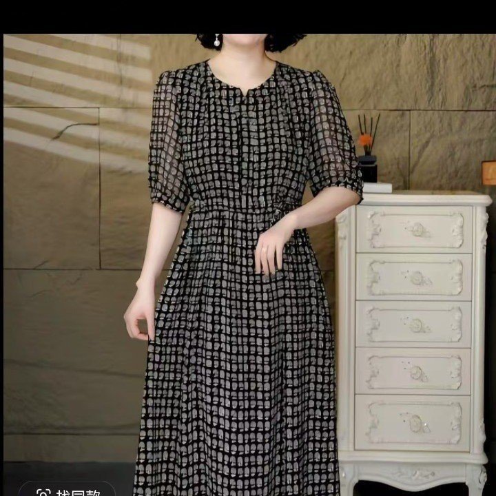 一件代发直播爆款2025夏季新款时尚收腰洋气百搭减龄妈妈装连衣裙