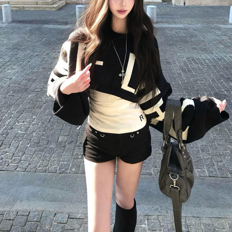 American-style spicy girl short jacket, letter-patterned long-sleeve sweater, women's 2026 spring collection, stylish knit set American-style spicy girl short jacket, letter-patterned long-sleeve sweater, women's 2026 spring collection, stylish knit set