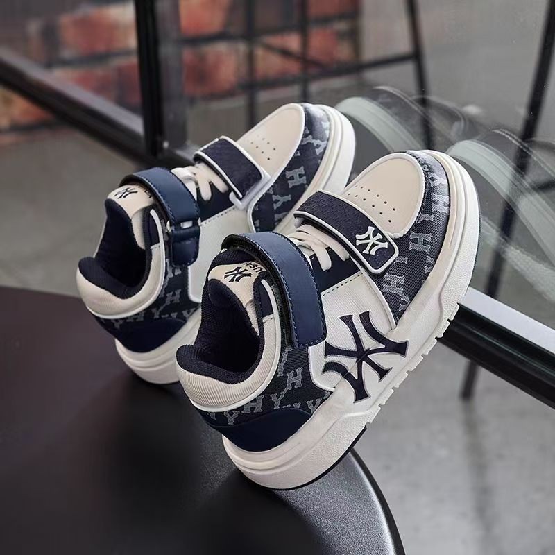 Demi-season lightweight children's casual footwear for boys