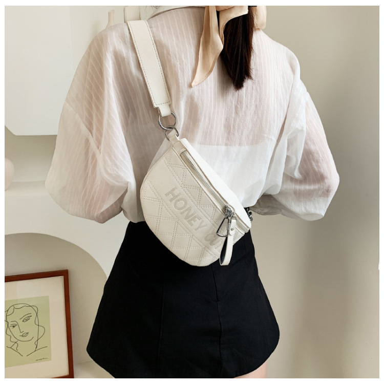 Fashion Embroidered Metal Chain Chest Bag display picture 3