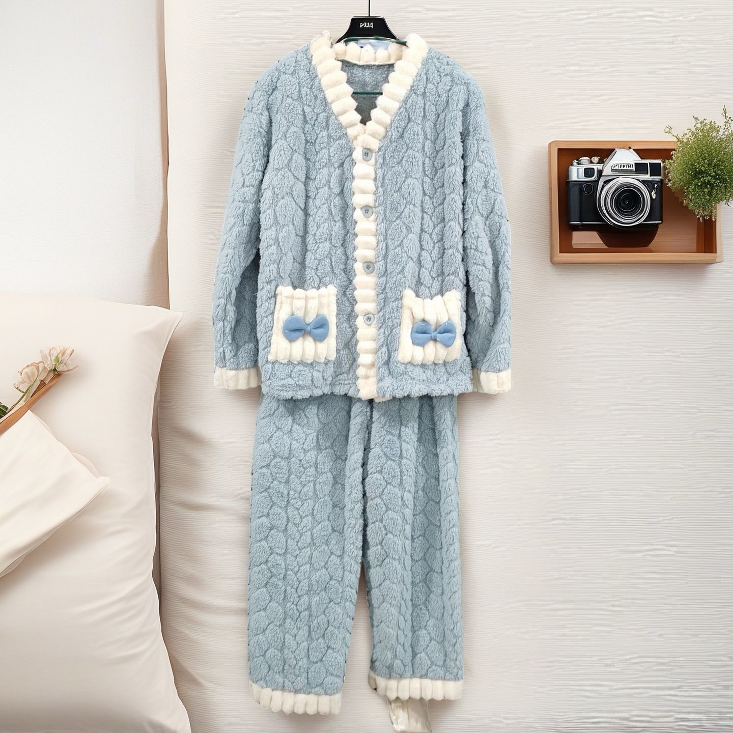 Litchi pattern (blue)