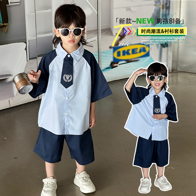 7930 traje de estilo universitario de verano para niños 2025 nueva camisa de verano para niños hermosos pantalones cortos casuales de dos piezas