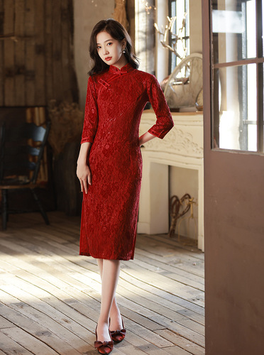 Red lace Chinese Dresses Retro Qipao new autumn and winter flocking soft daily banquet temperament like mother-in-law mother red cheongsam