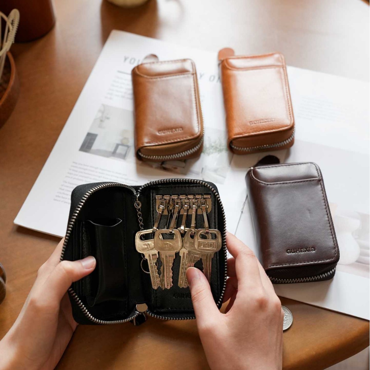 Cross-border business genuine leather key pouch, multi-functional, combines card and key storage, large capacity, suitable for home use