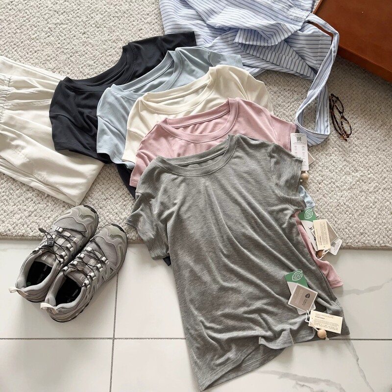 Lyocell short-sleeve t-shirt for women, summer lightweight, suitable for commuting, casual walking, versatile round-neck top, skin-friendly base shirt Lyocell short-sleeve t-shirt for women, summer lightweight, suitable for commuting, casual walking, versatile round-neck top, skin-friendly base shirt