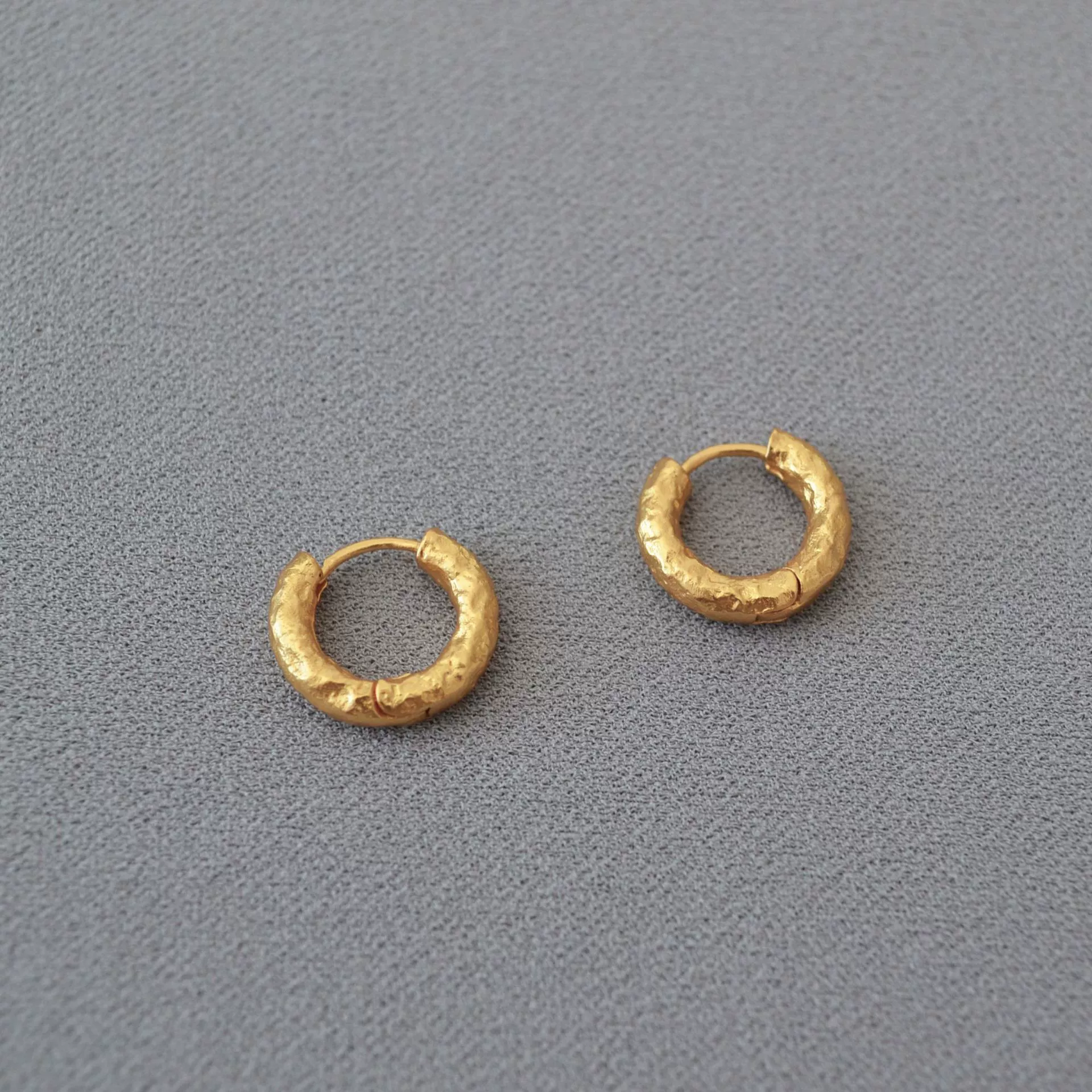 Retro elegant brass earrings, European style, french style, simple and elegant design