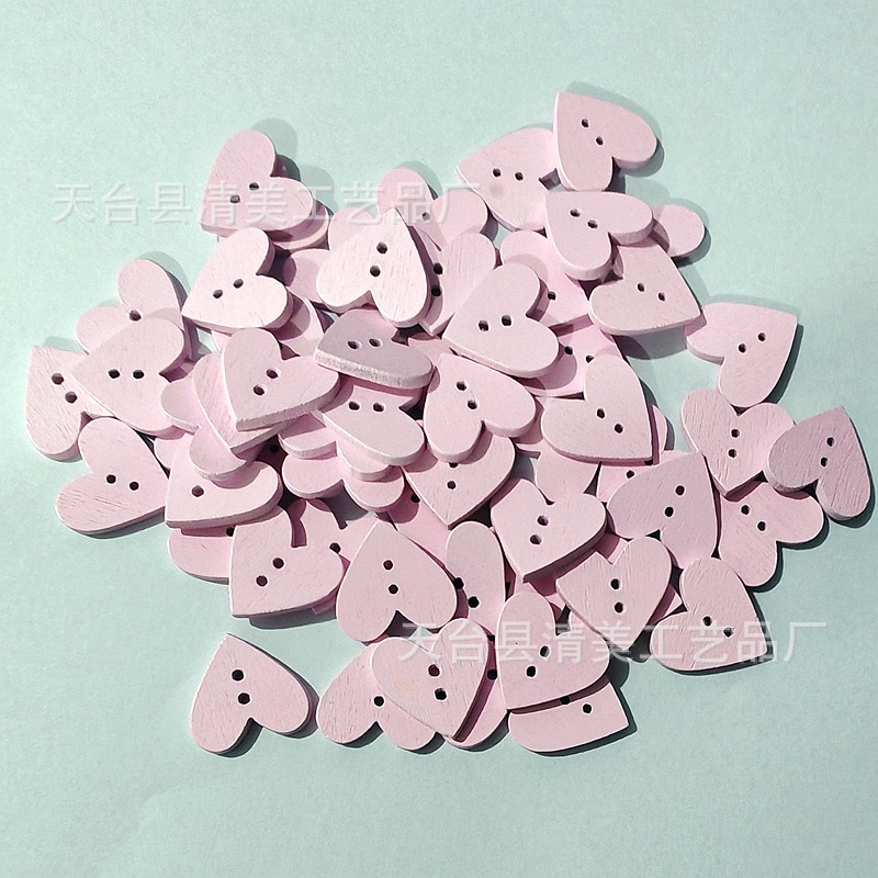 Botones de madera de corazón de melocotón de dos ojos al por mayor Botones de madera en forma de corazón mezclados de colores coloridos Botones de dibujos animados de amor de bricolaje hechos a mano