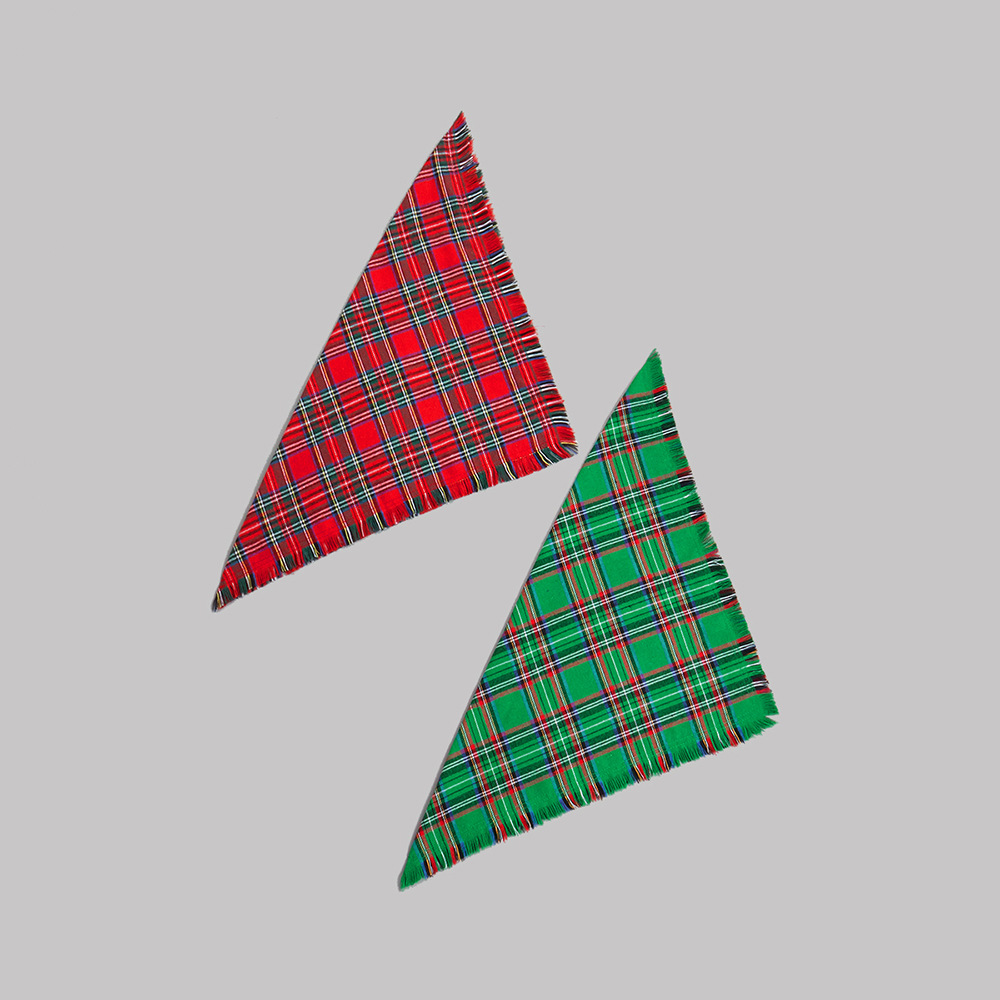 Tanpopo nuevo transfronterizo Plaid borla triángulo toalla para mascotas Toalla de triángulo de Navidad Toalla de saliva para mascotas bufanda